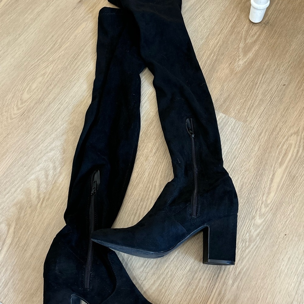 Elegant Black Knee-High Boots